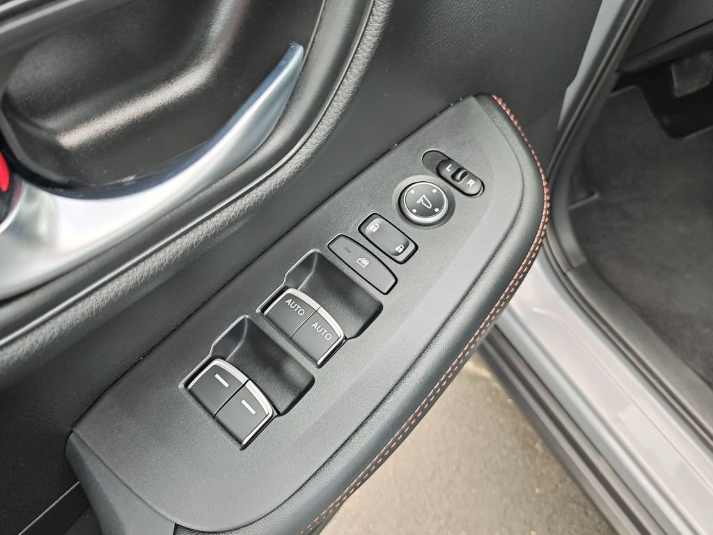 Used 2025 Honda HR-V Sport image 11