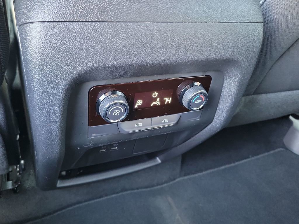 Used 2026 Chevrolet Traverse LT FWD image 20