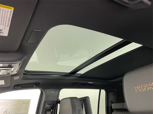 New 2026 Chevrolet Suburban High Country image 12