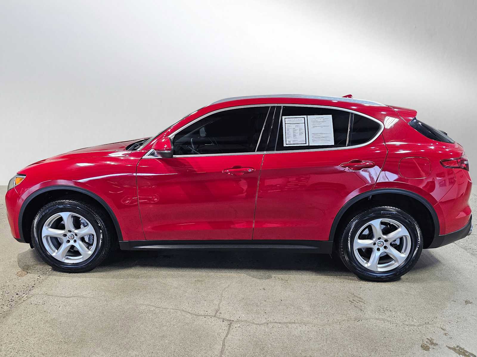 Used 2019 Alfa Romeo Stelvio image 4