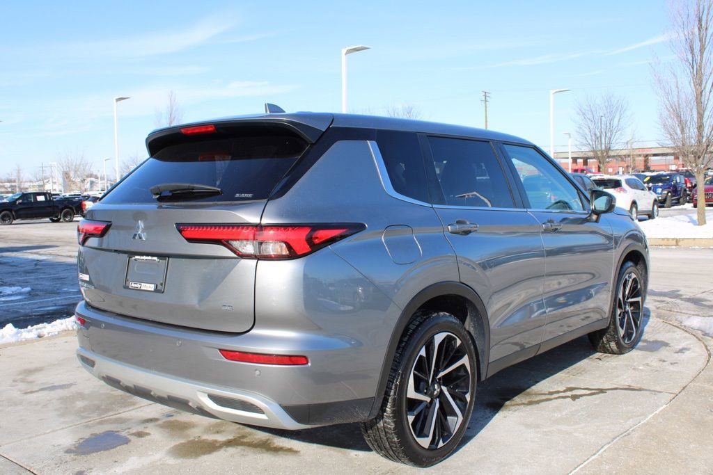 Used 2022 Mitsubishi Outlander SE image 7