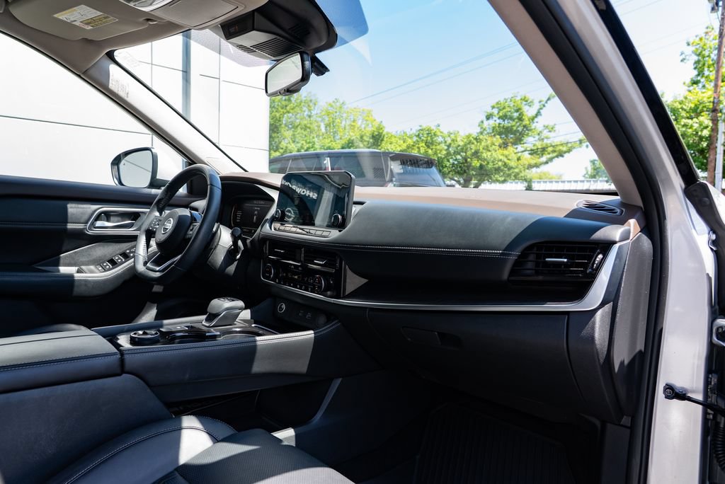 Used 2021 Nissan Rogue Platinum AWD/4WD image 29