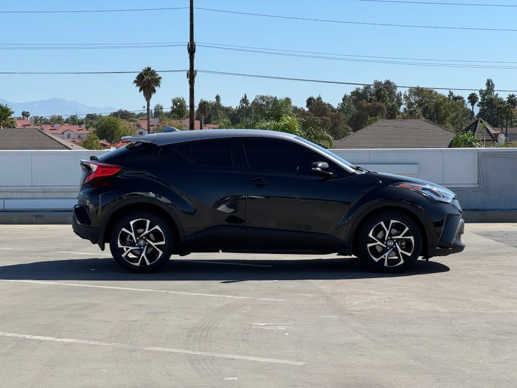 Used 2020 Toyota C-HR XLE FWD image 30