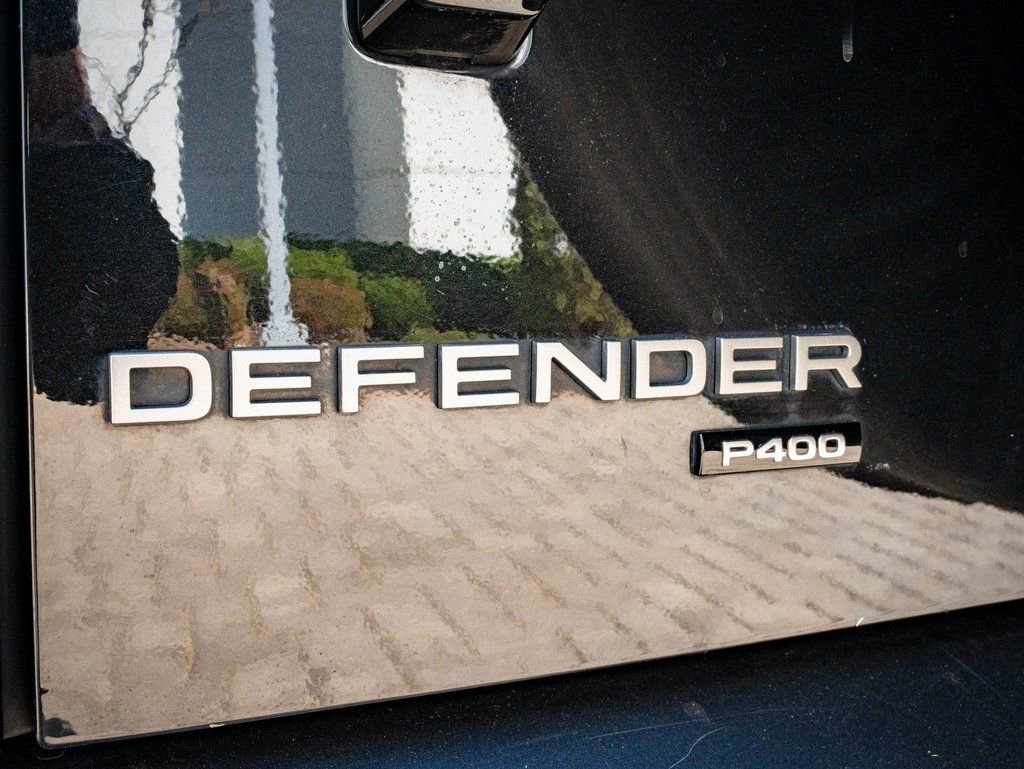 Used 2023 Land Rover Defender 130 X-Dynamic SE image 18