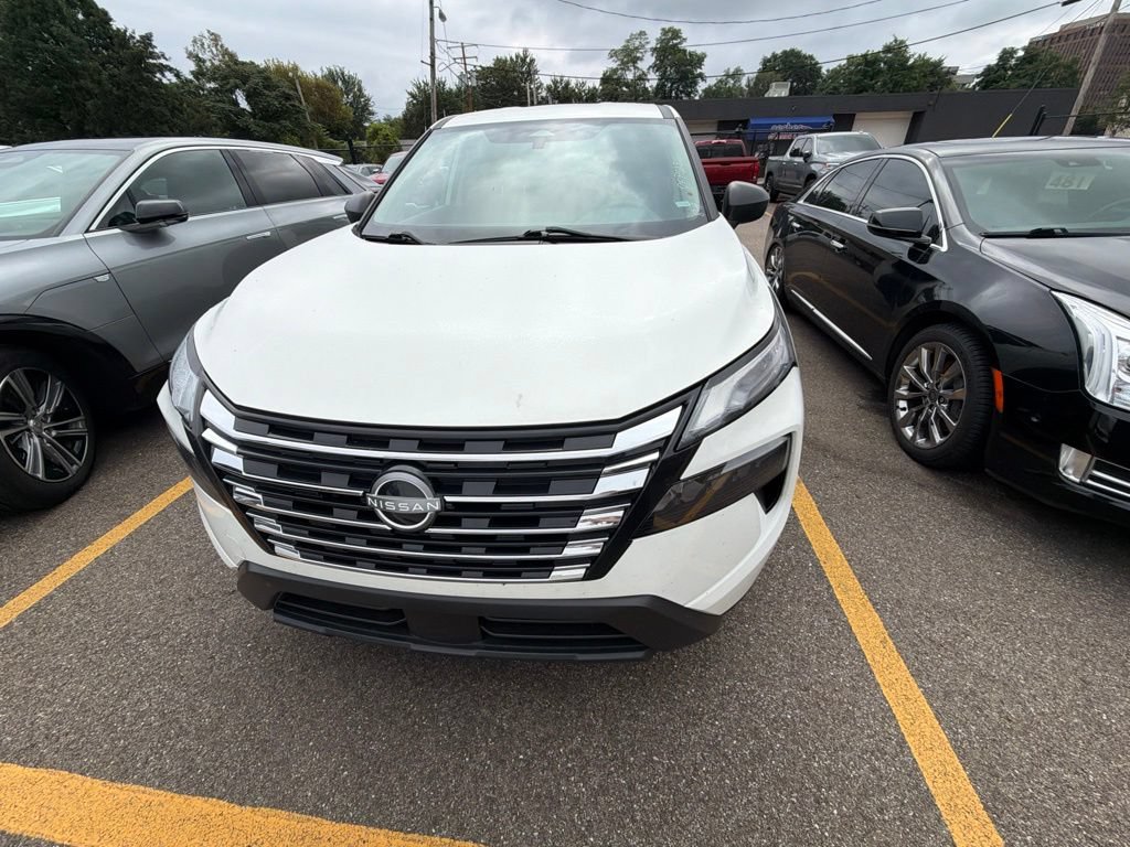 Used 2024 Nissan Rogue S FWD image 2