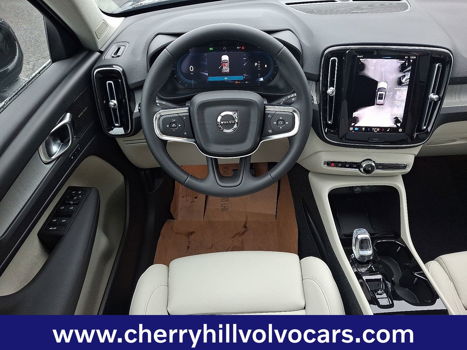 Certified 2025 Volvo XC40 B5 Ultra w/ Protection Package Premier image 11