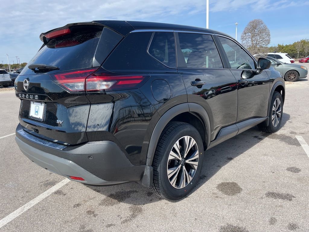 Used 2023 Nissan Rogue SV image 4