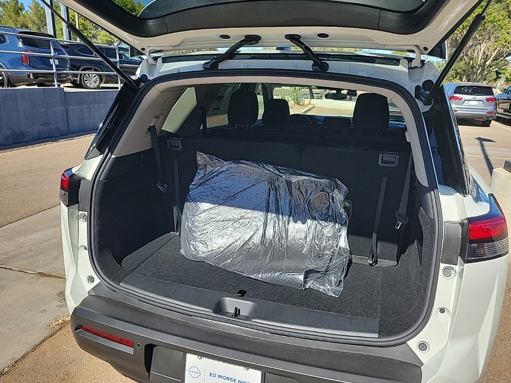 New 2025 Nissan Pathfinder S image 14