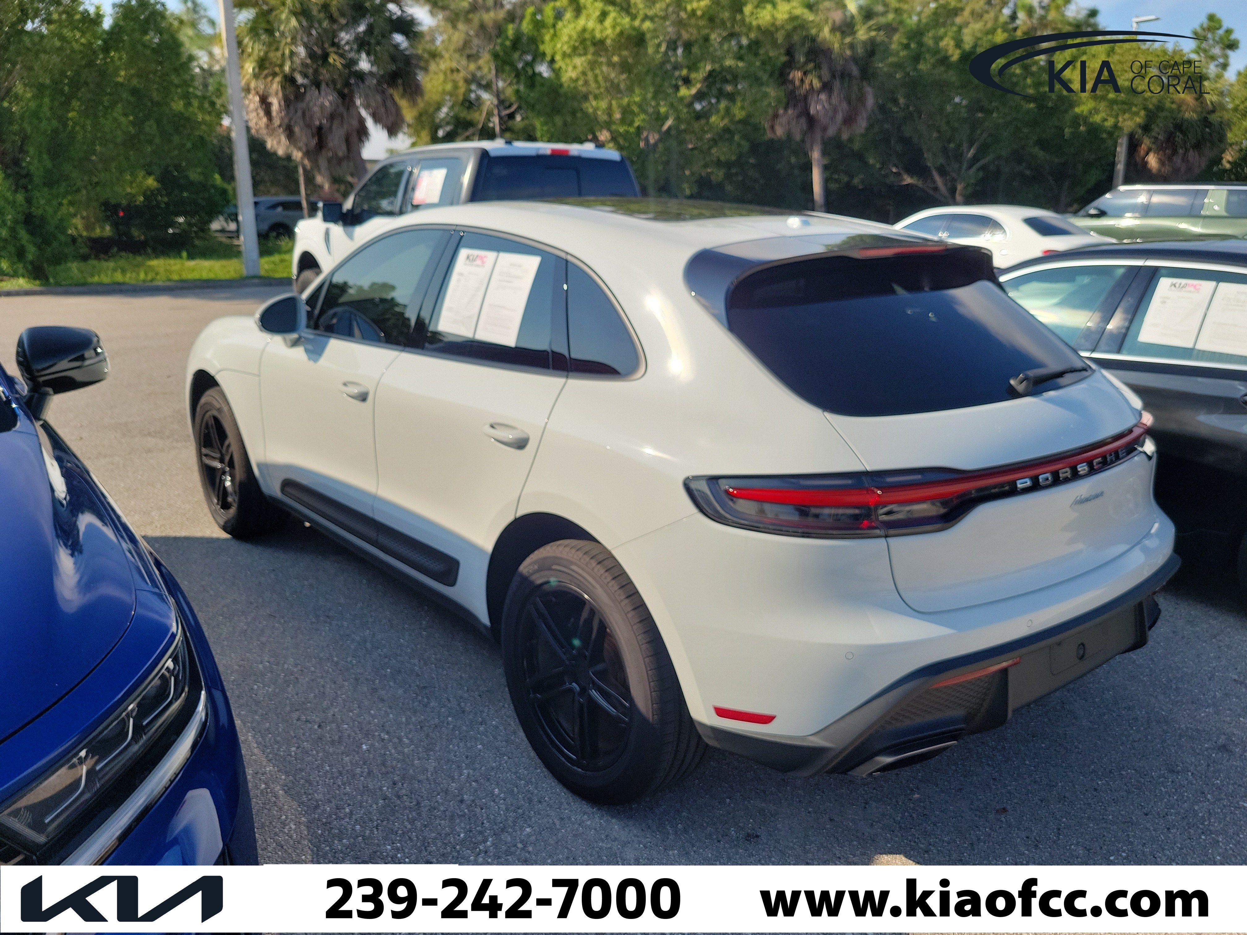 Used 2025 Porsche Macan AWD/4WD image 6