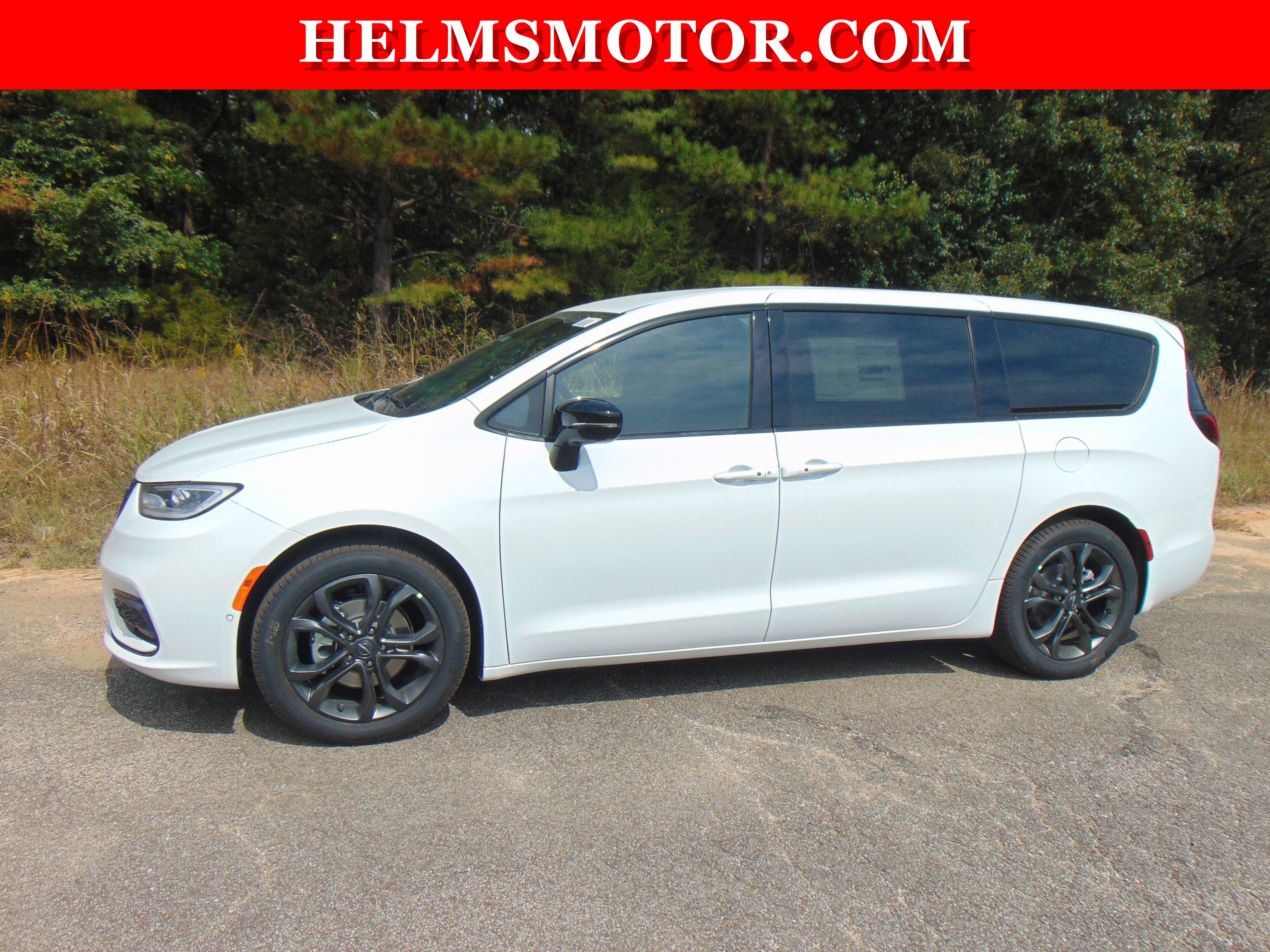 New 2026 Chrysler Pacifica Select image 2