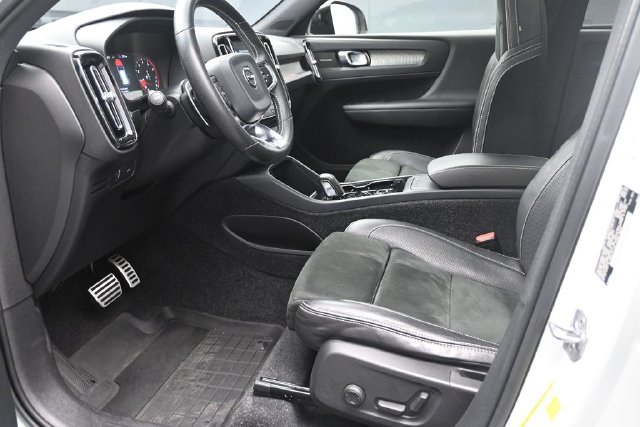 Used 2020 Volvo XC40 T5 R-Design w/ Protection Package AWD/4WD image 17