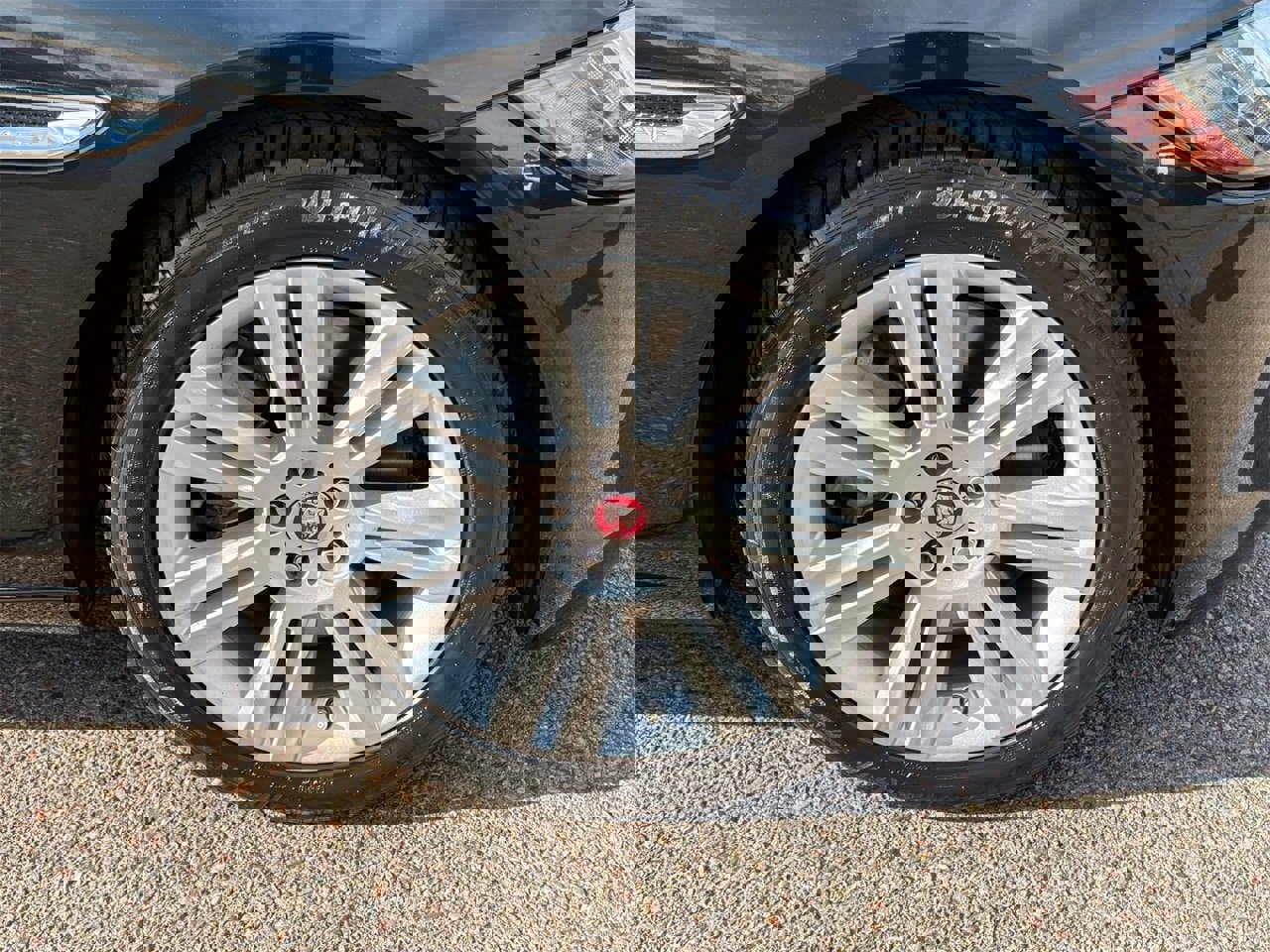 Used 2017 Jaguar XF Premium image 10