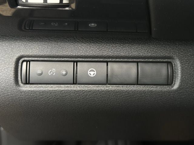 Used 2024 Nissan Pathfinder SV AWD/4WD image 23
