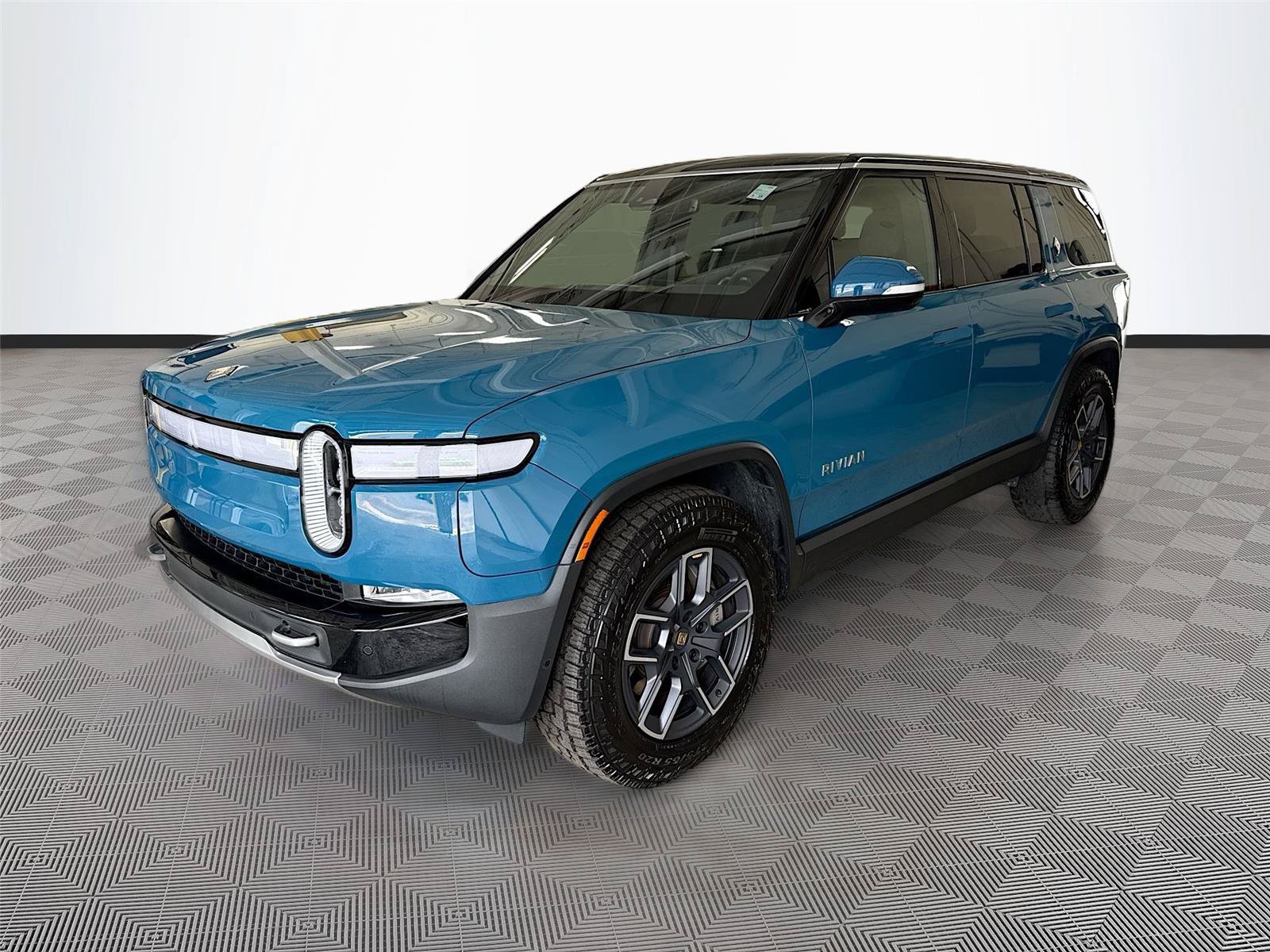 Used 2024 Rivian R1S Adventure AWD/4WD image 3