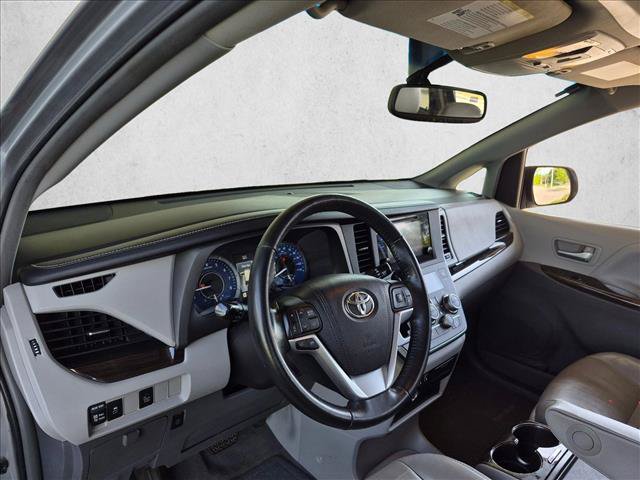 Used 2015 Toyota Sienna XLE FWD image 9