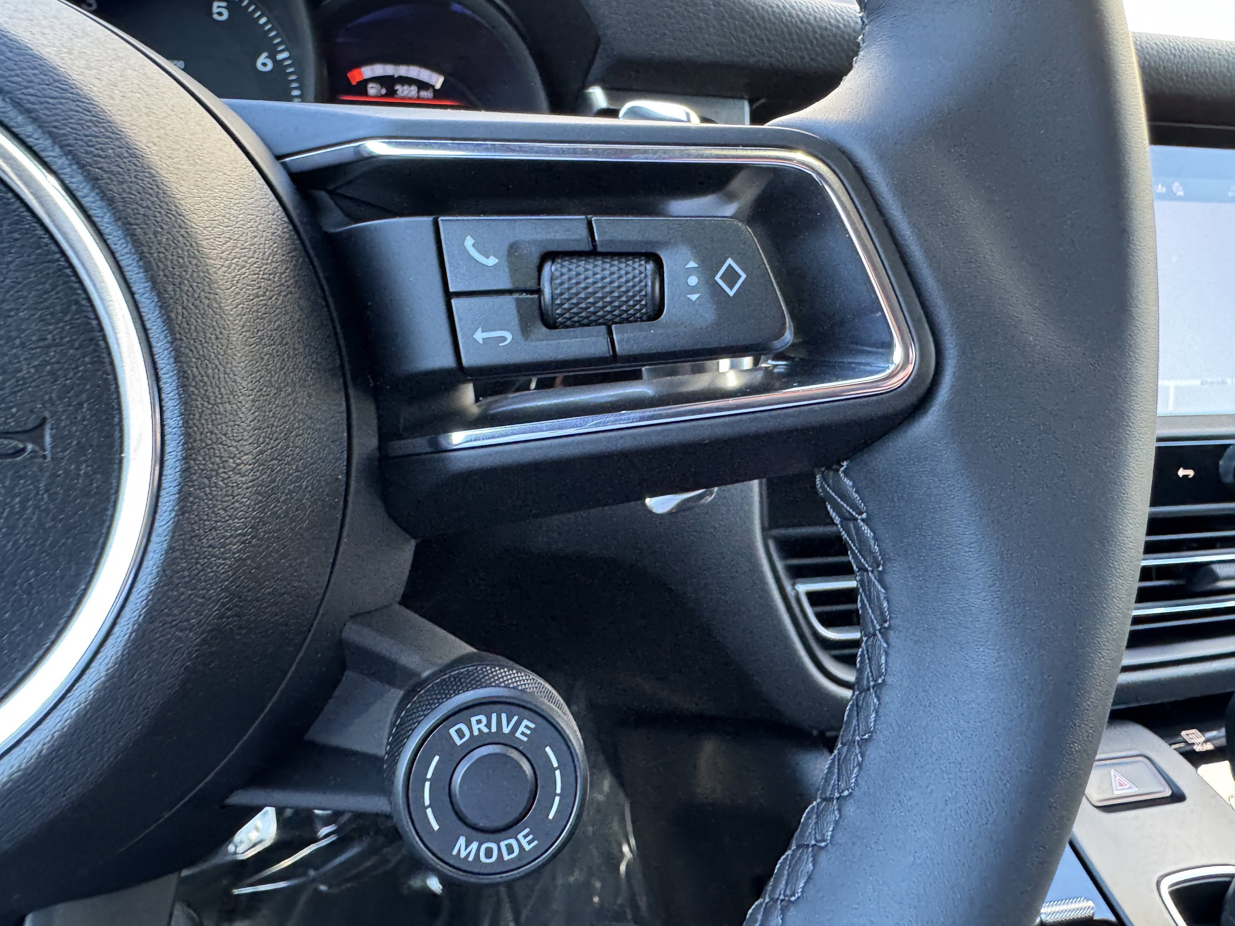 New 2026 Porsche Macan image 32