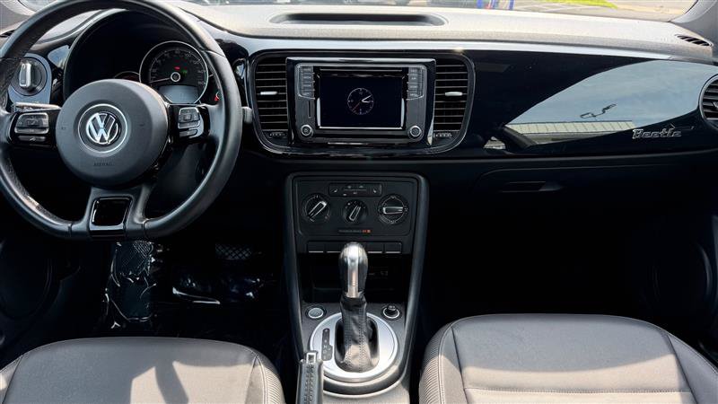 Used 2018 Volkswagen Beetle 2.0T FWD image 25