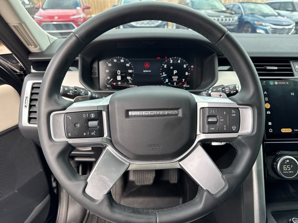 Used 2025 Land Rover Discovery S AWD/4WD image 8
