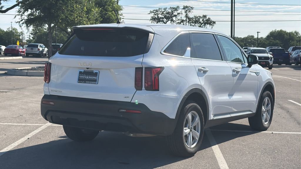 Used 2023 Kia Sorento LX AWD/4WD image 6