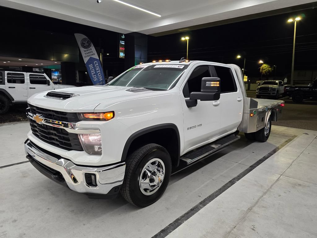 Used 2024 Chevrolet Silverado 3500 LT w/ Convenience Package AWD/4WD image 2