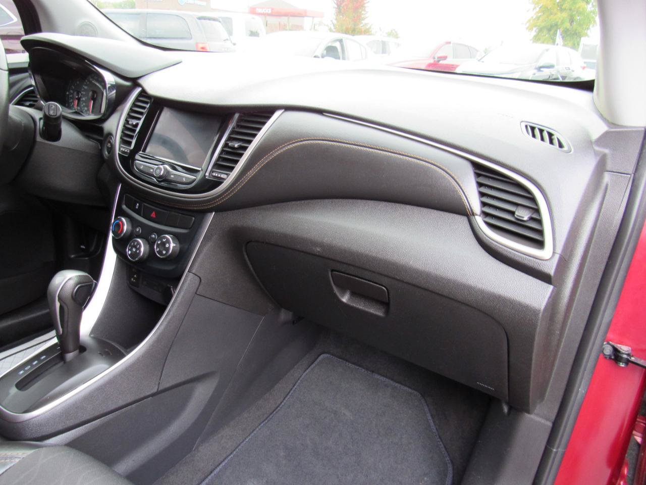 Used 2020 Chevrolet Trax LT w/ LT Convenience Package AWD/4WD image 34
