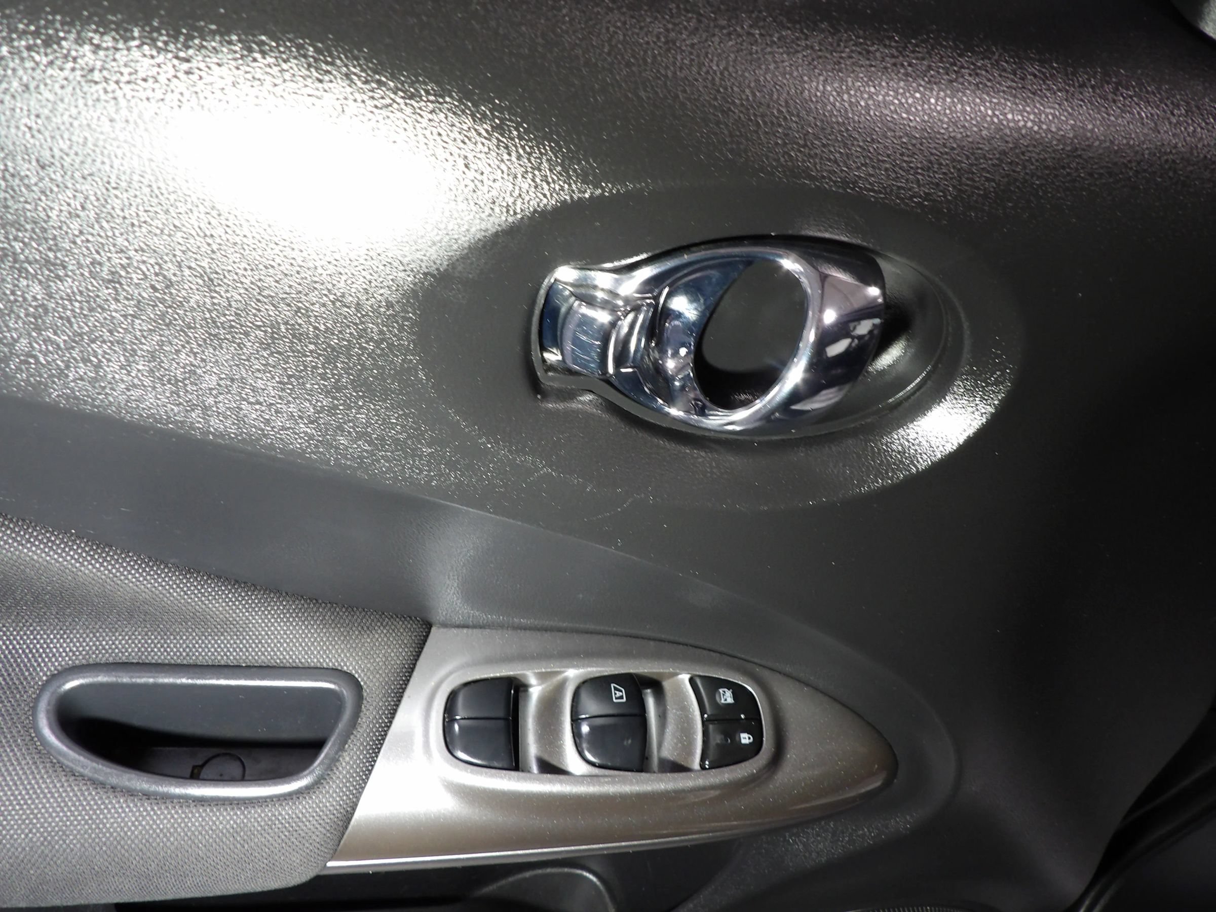 Used 2011 Nissan Juke SV FWD image 8