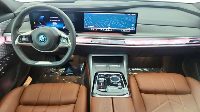 Used 2023 BMW i7 xDrive60 w/ Executive Package 2 image 21