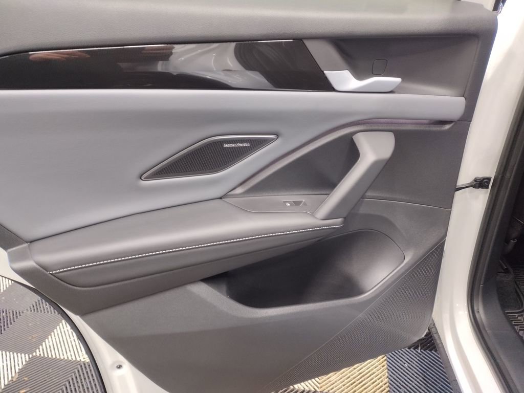 New 2026 Volkswagen Tiguan SEL R-Line image 25