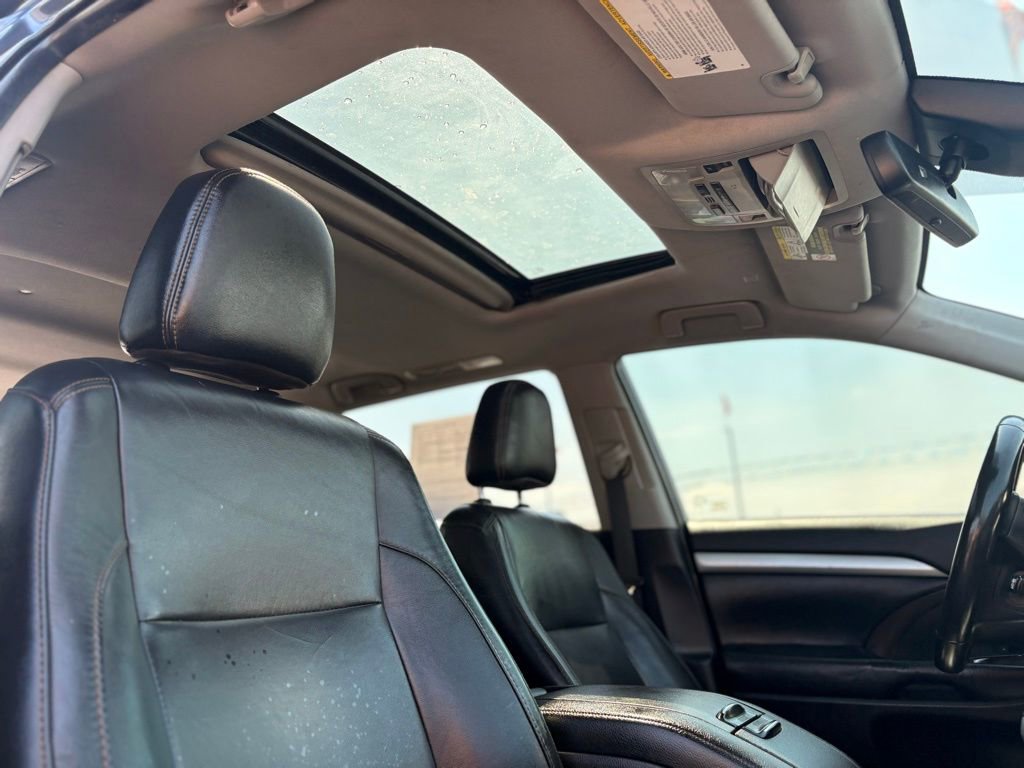 Used 2019 Toyota Highlander XLE image 18