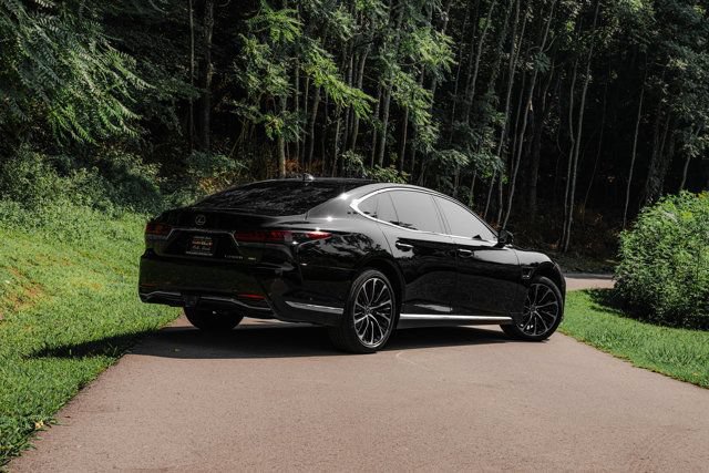 Used 2023 Lexus LS 500h AWD w/ Luxury Package image 6