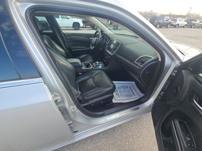 Used 2015 Chrysler 300 Limited image 9