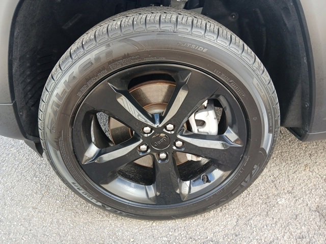 Used 2023 Jeep Grand Cherokee L Laredo image 15