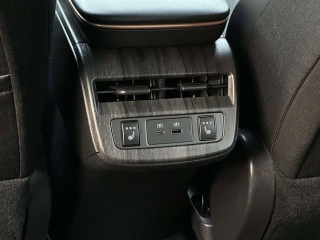 Used 2023 Nissan Ariya AWD image 15