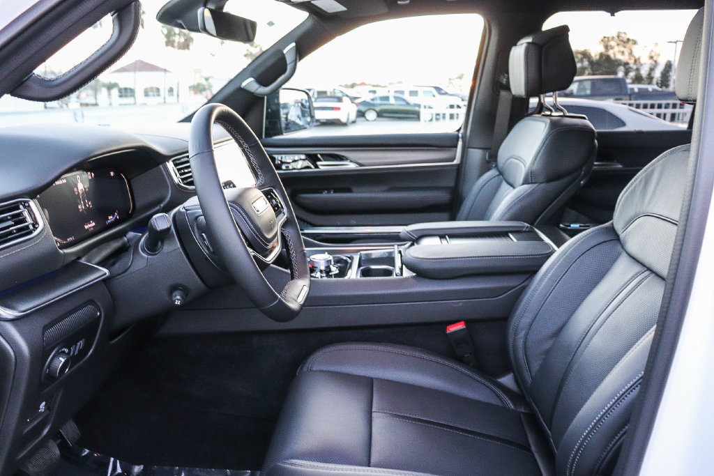 New 2026 Jeep Grand Wagoneer L Summit AWD/4WD image 21