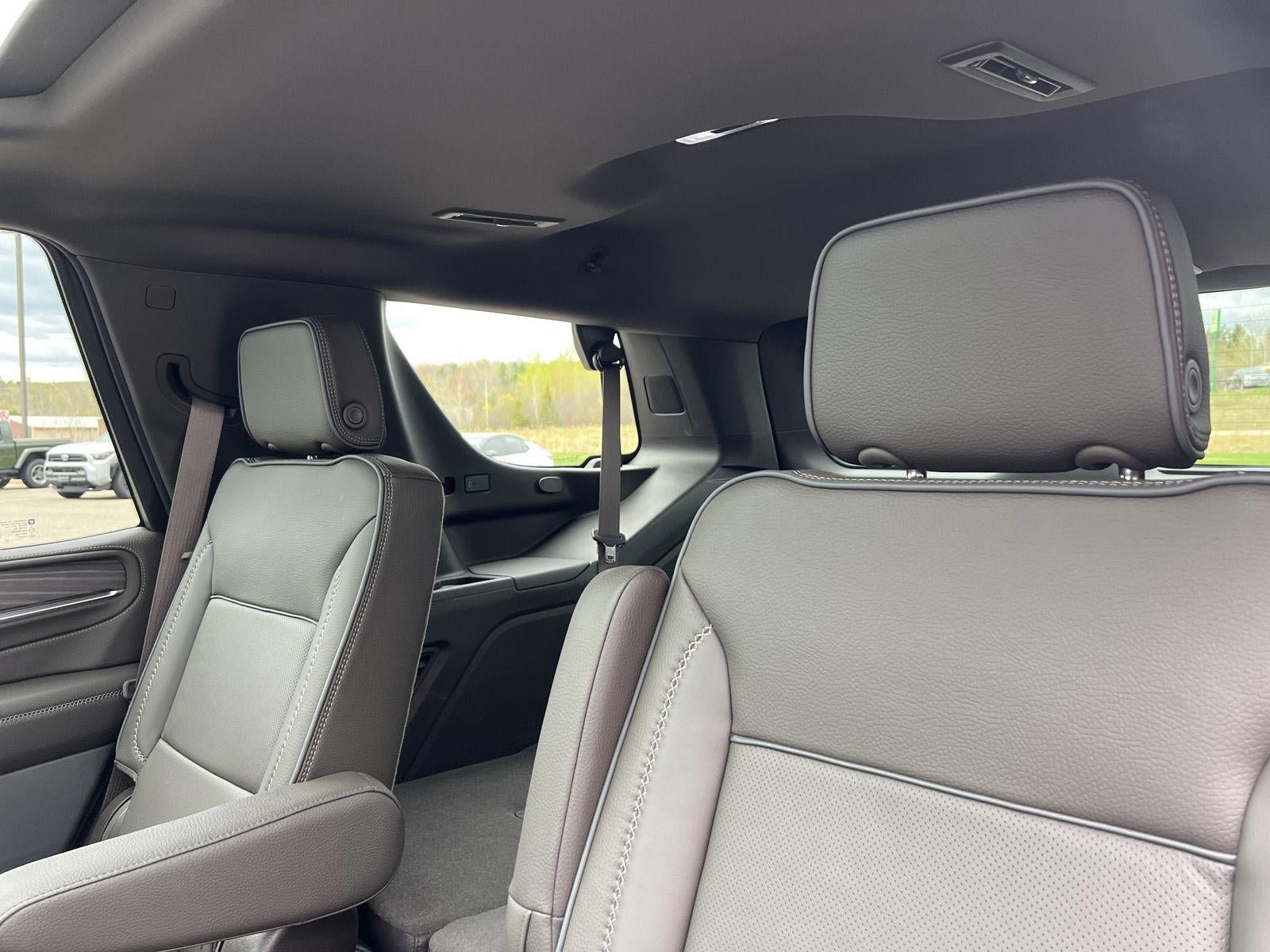 Used 2024 GMC Yukon Denali w/ Advanced Technology Package AWD/4WD image 19