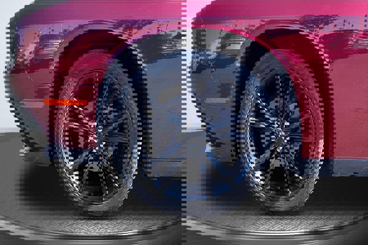 Used 2018 Dodge Challenger SXT w/ Blacktop Package image 9