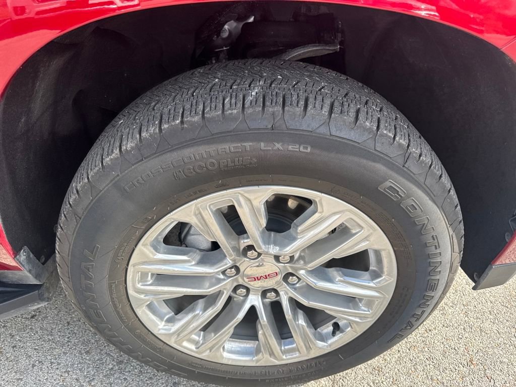 Used 2024 GMC Yukon XL SLT w/ SLT Luxury Package image 13