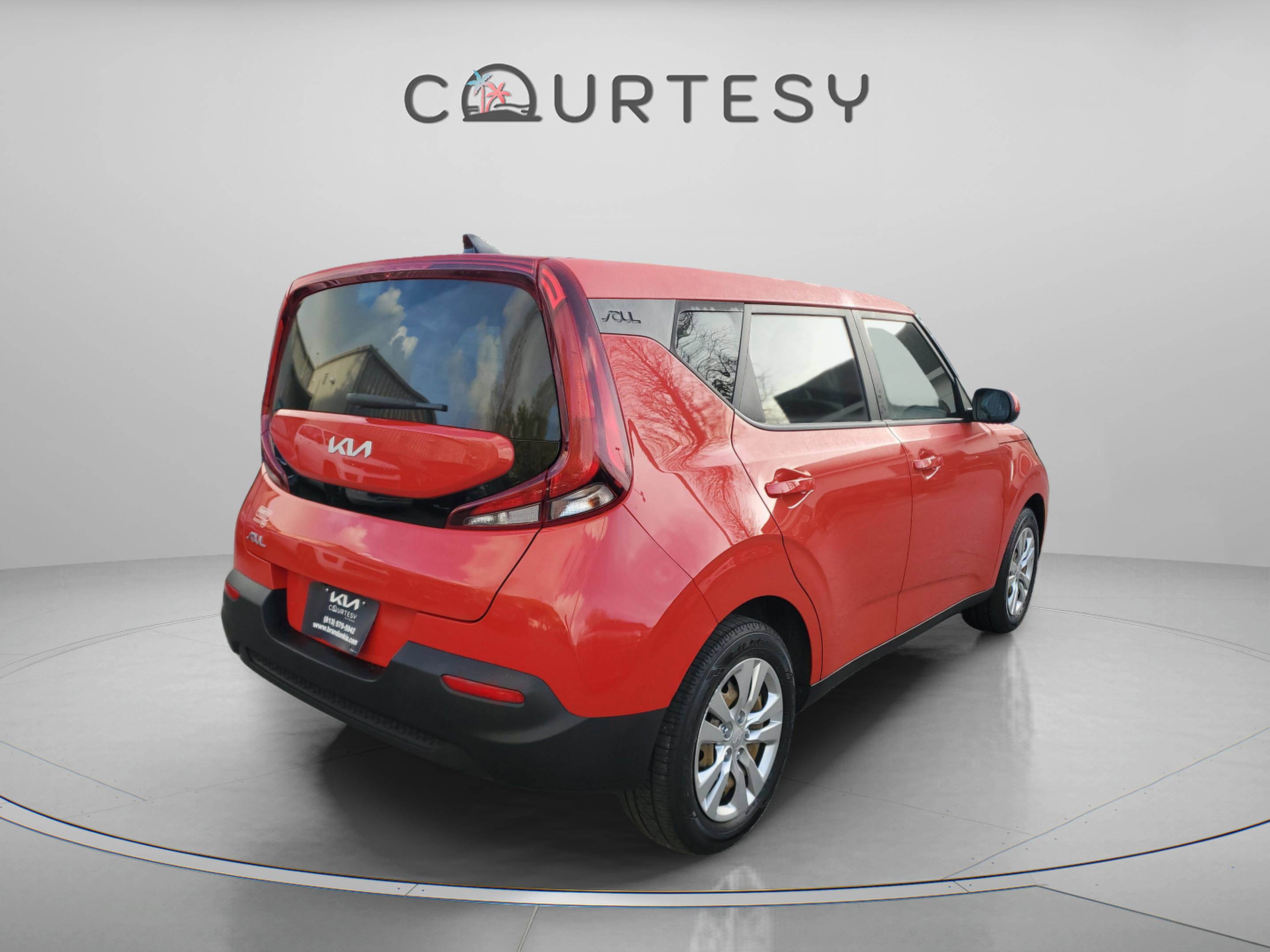Certified 2022 Kia Soul LX image 3