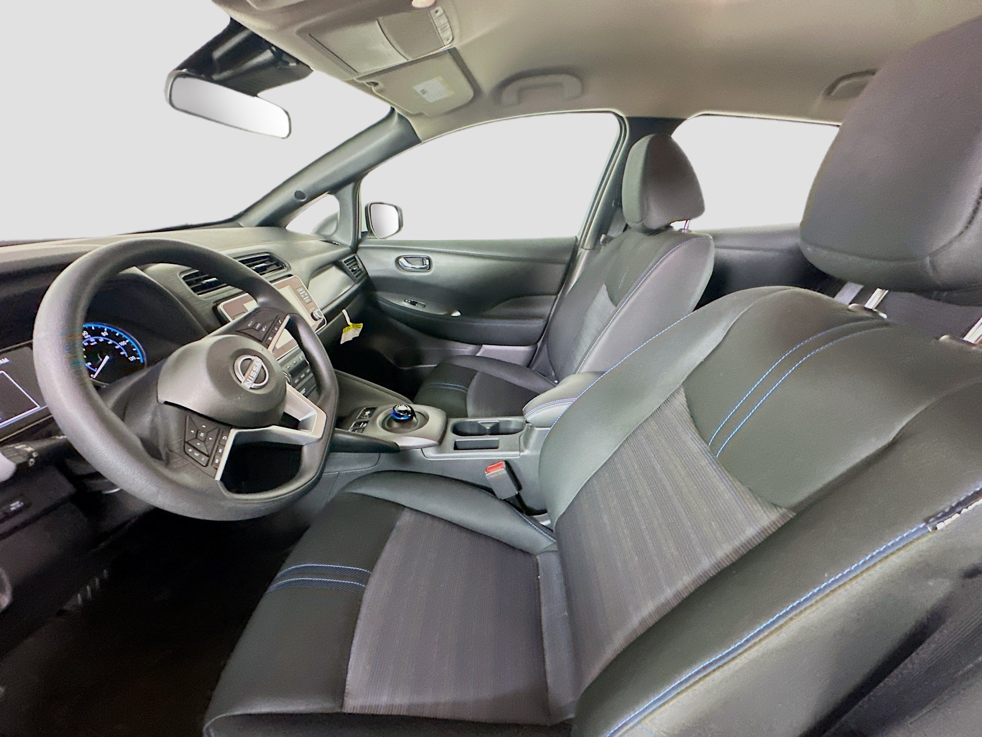 Used 2025 Nissan Leaf S FWD image 13