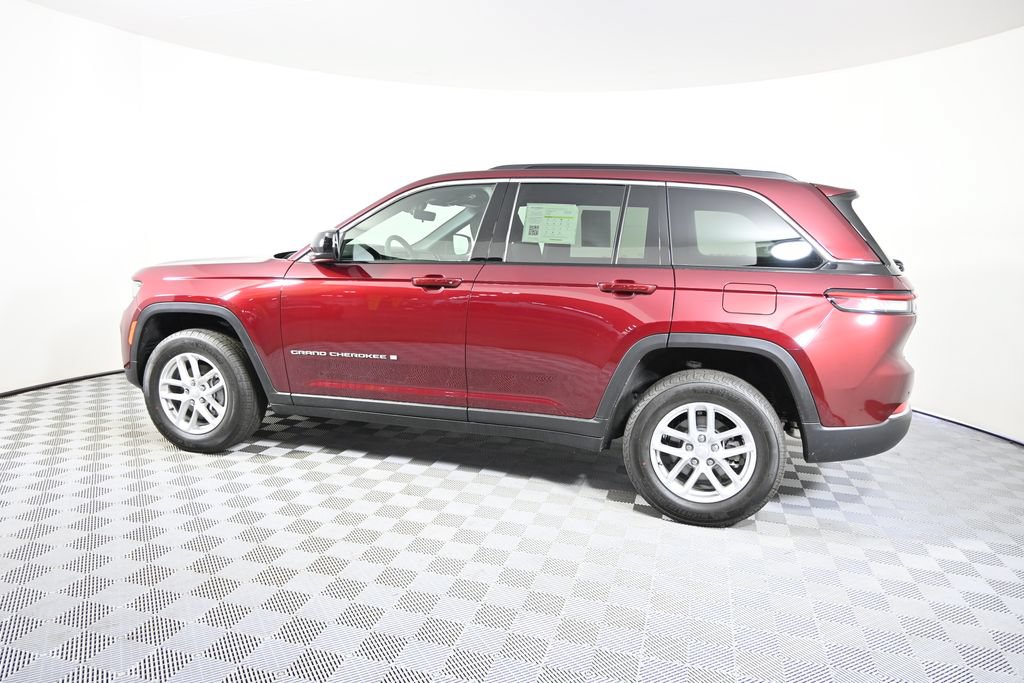 Used 2026 Jeep Grand Cherokee Laredo X AWD/4WD image 3
