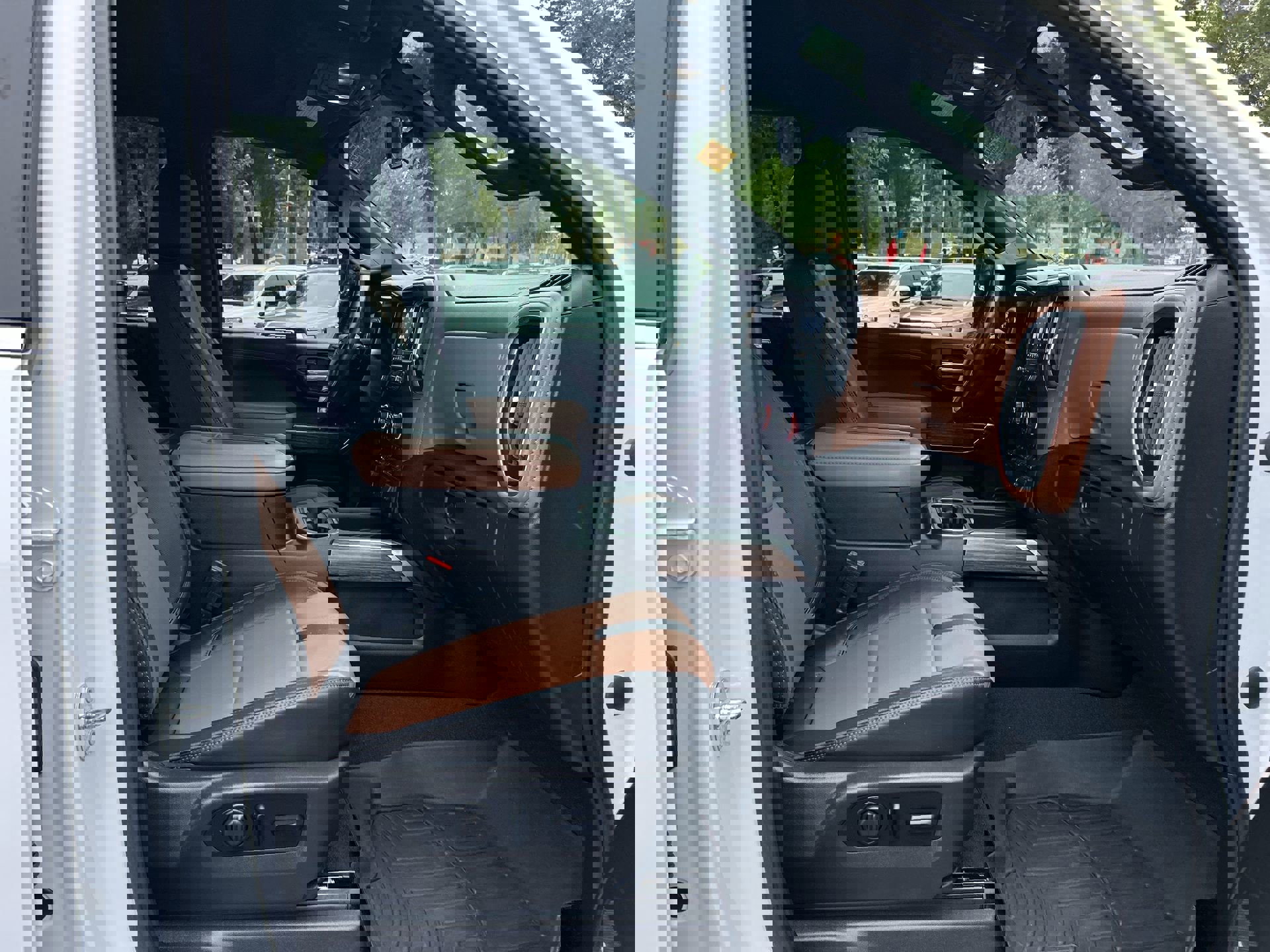 Used 2021 Chevrolet Silverado 2500 High Country w/ Z71 Off-Road Package image 22