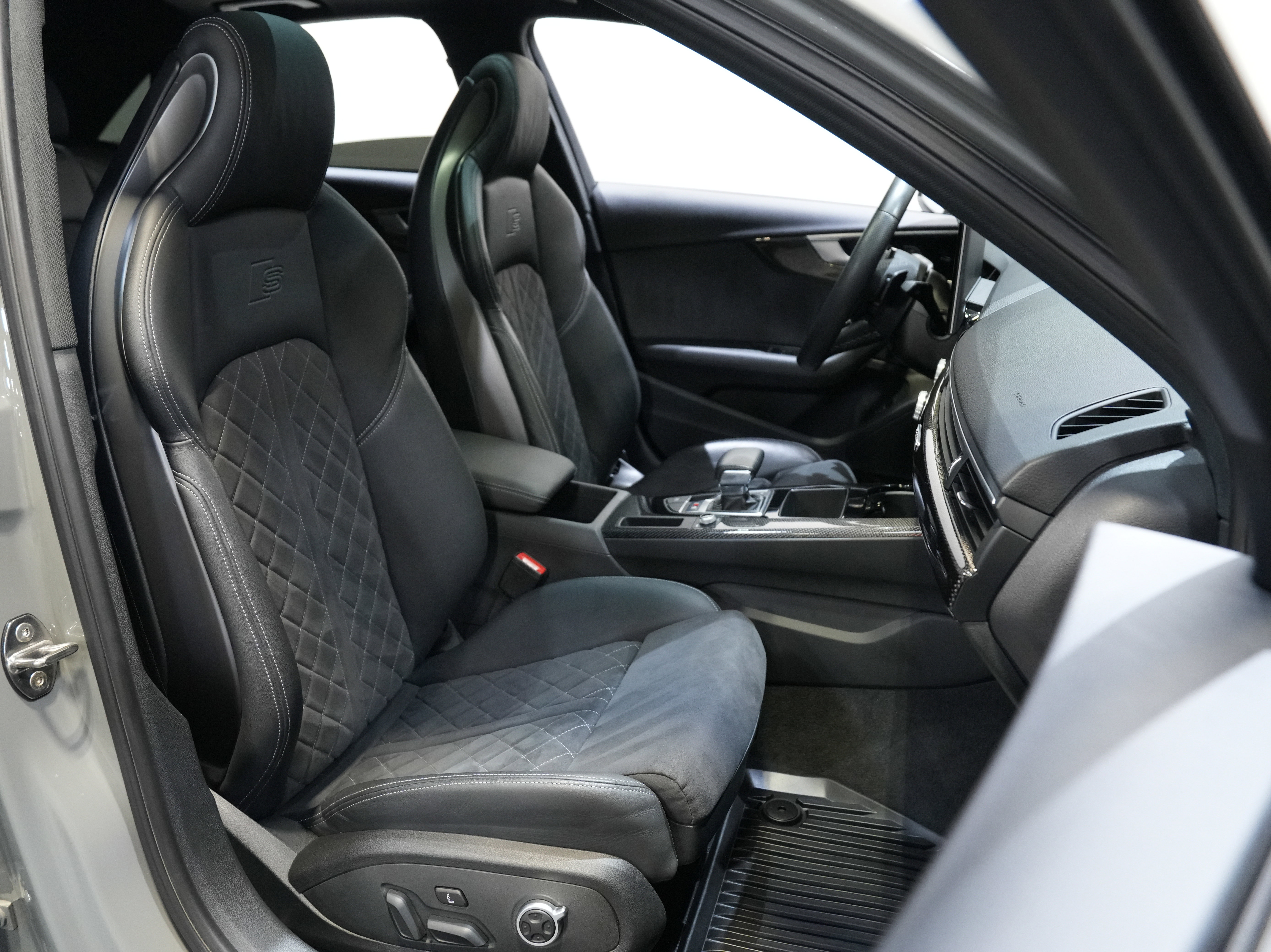 Used 2022 Audi S4 Premium image 33
