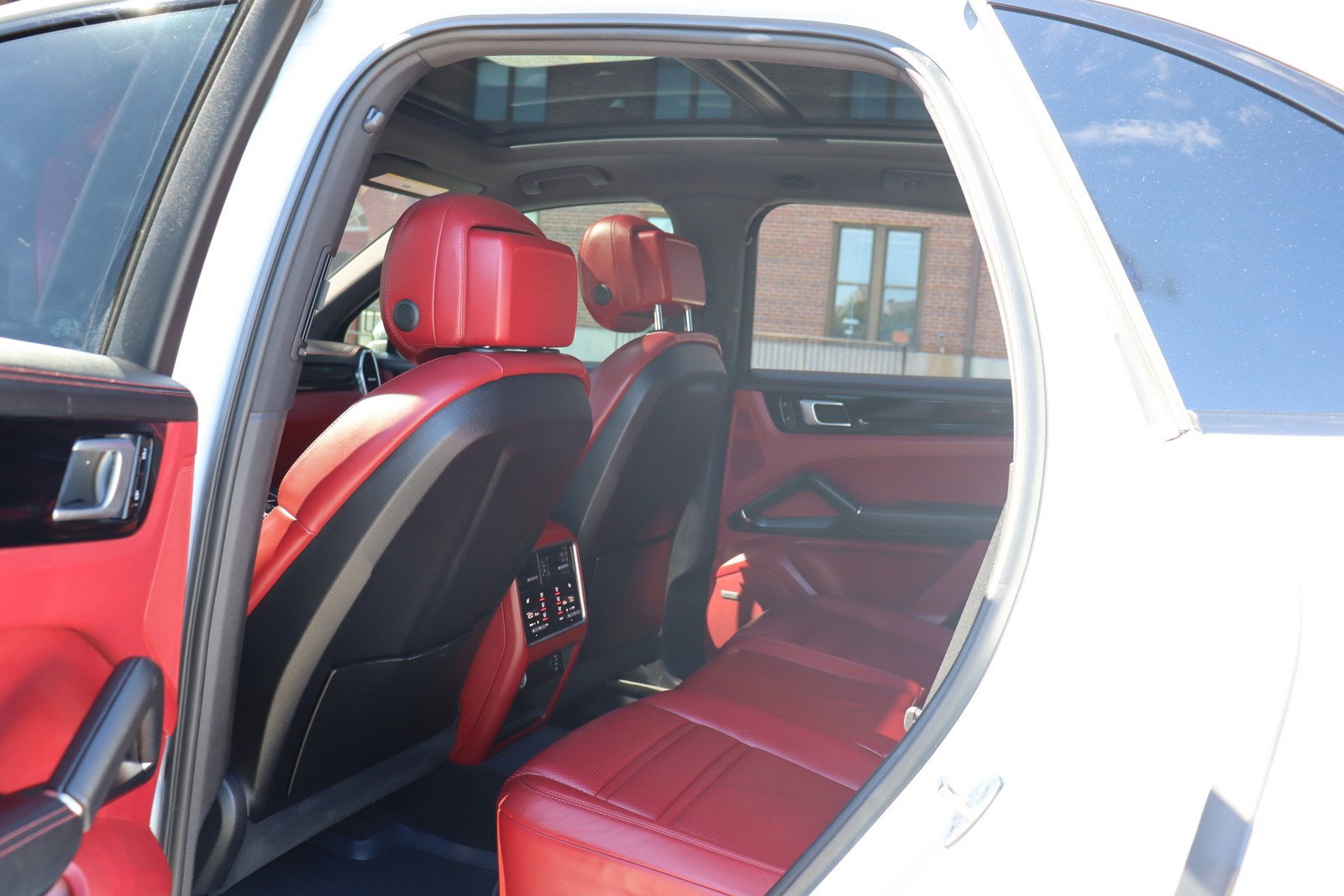 Used 2019 Porsche Cayenne S w/ Premium Plus Package AWD/4WD image 13