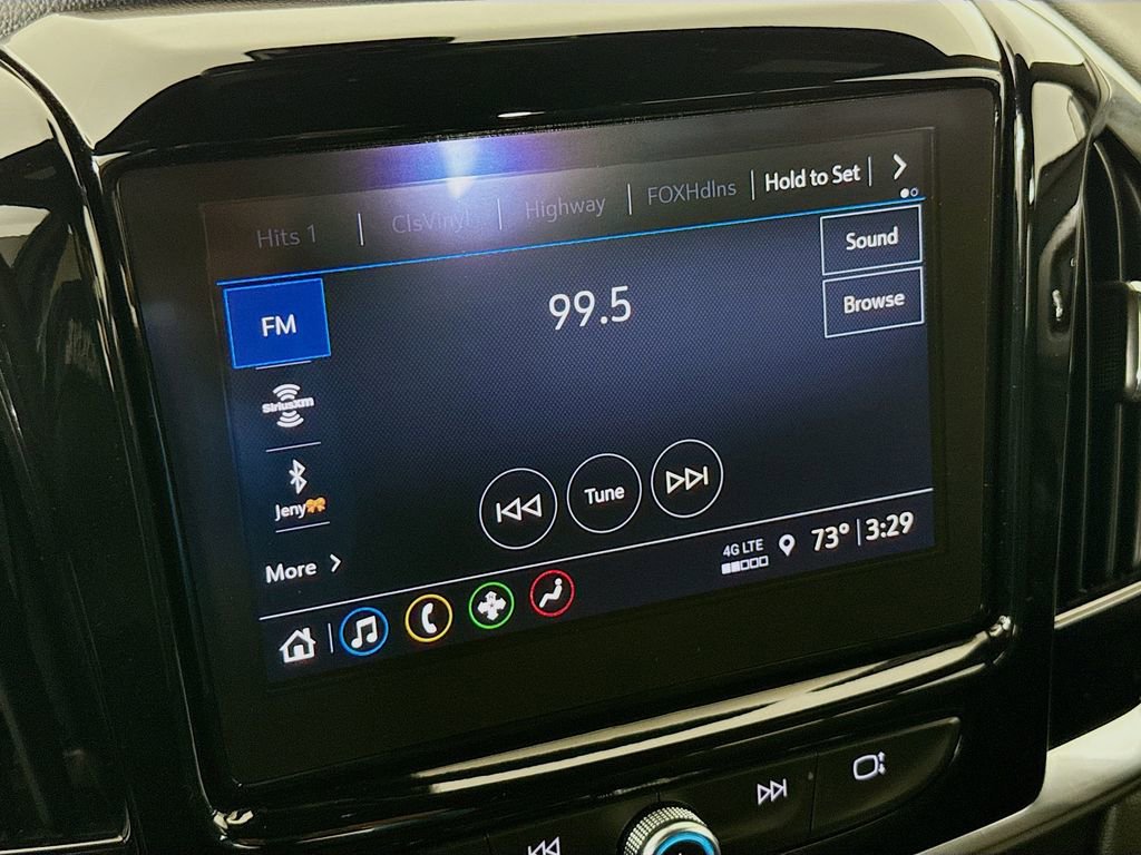 Used 2023 Chevrolet Traverse LT w/ Rear Camera Mirror Package image 15