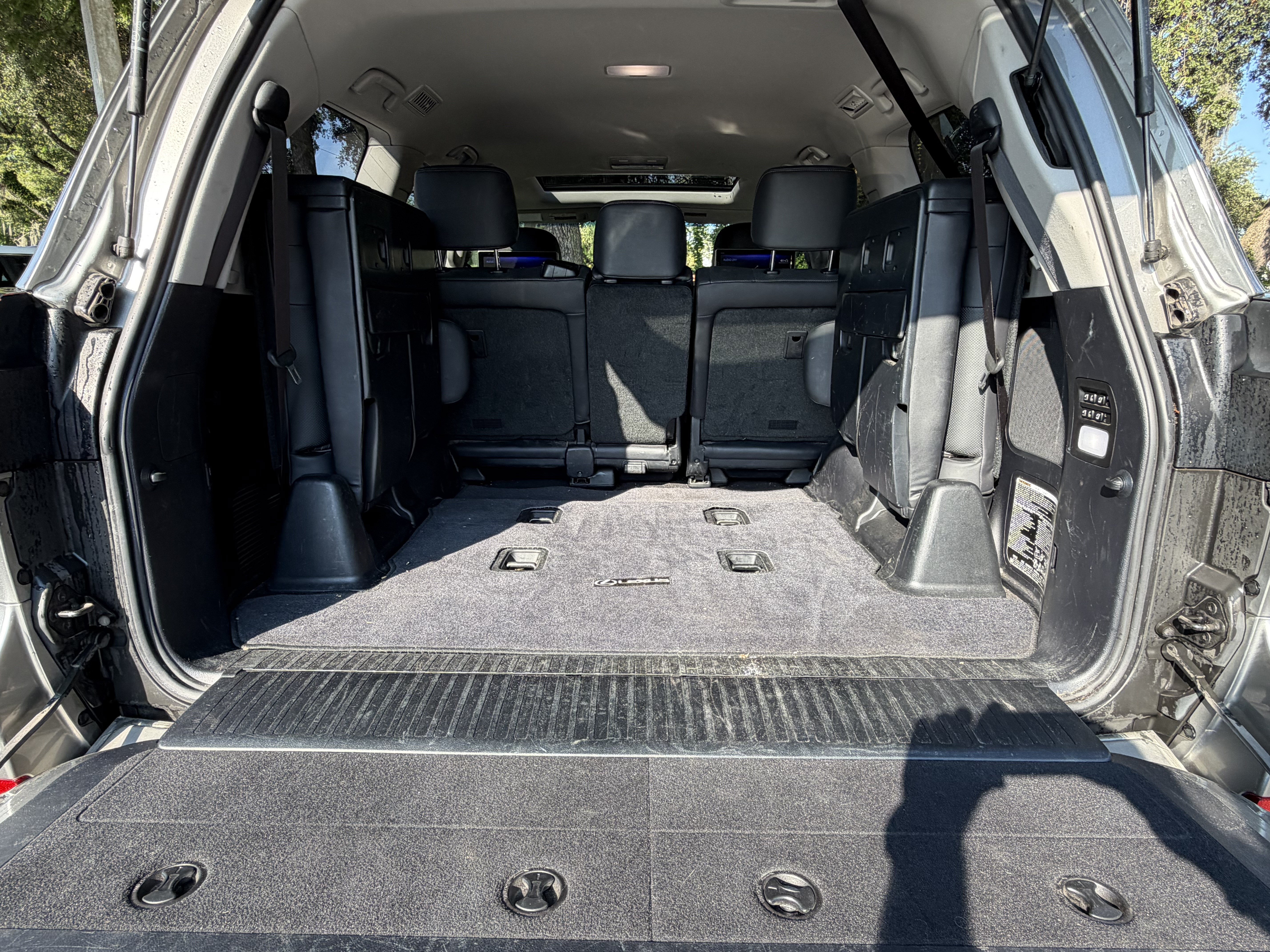 Used 2020 Lexus LX 570 4WD w/ Luxury Package image 49