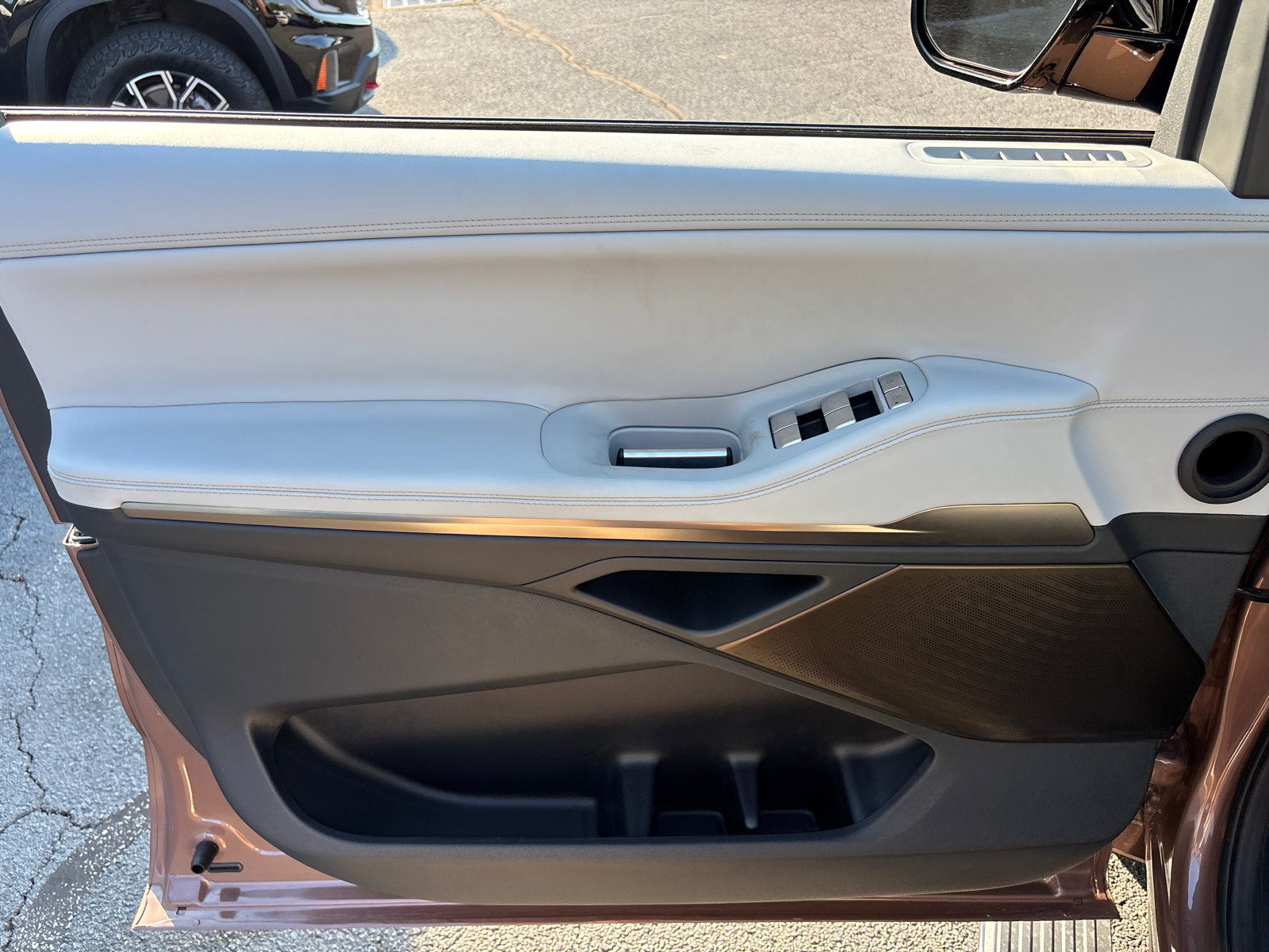 New 2026 Lincoln Navigator Black Label w/ Black Label Special Edition AWD/4WD image 11