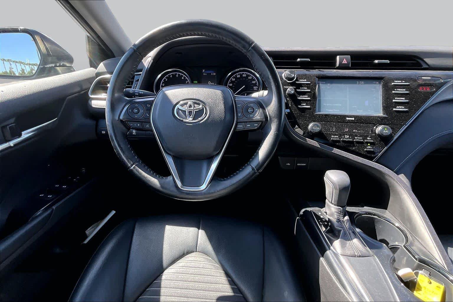 Used 2020 Toyota Camry SE w/ Convenience Package FWD image 5
