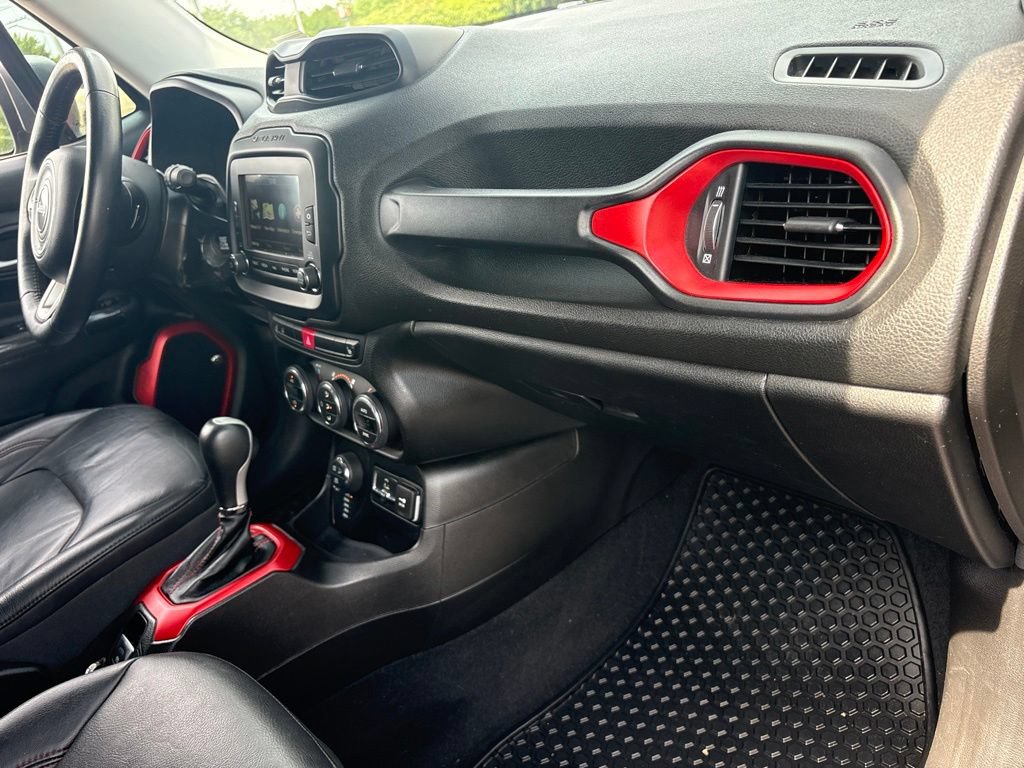 Used 2016 Jeep Renegade Trailhawk w/ Premium Trailhawk Package AWD/4WD image 31