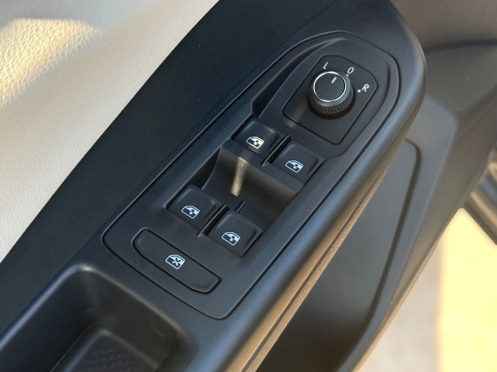 New 2026 Volkswagen Taos S image 21