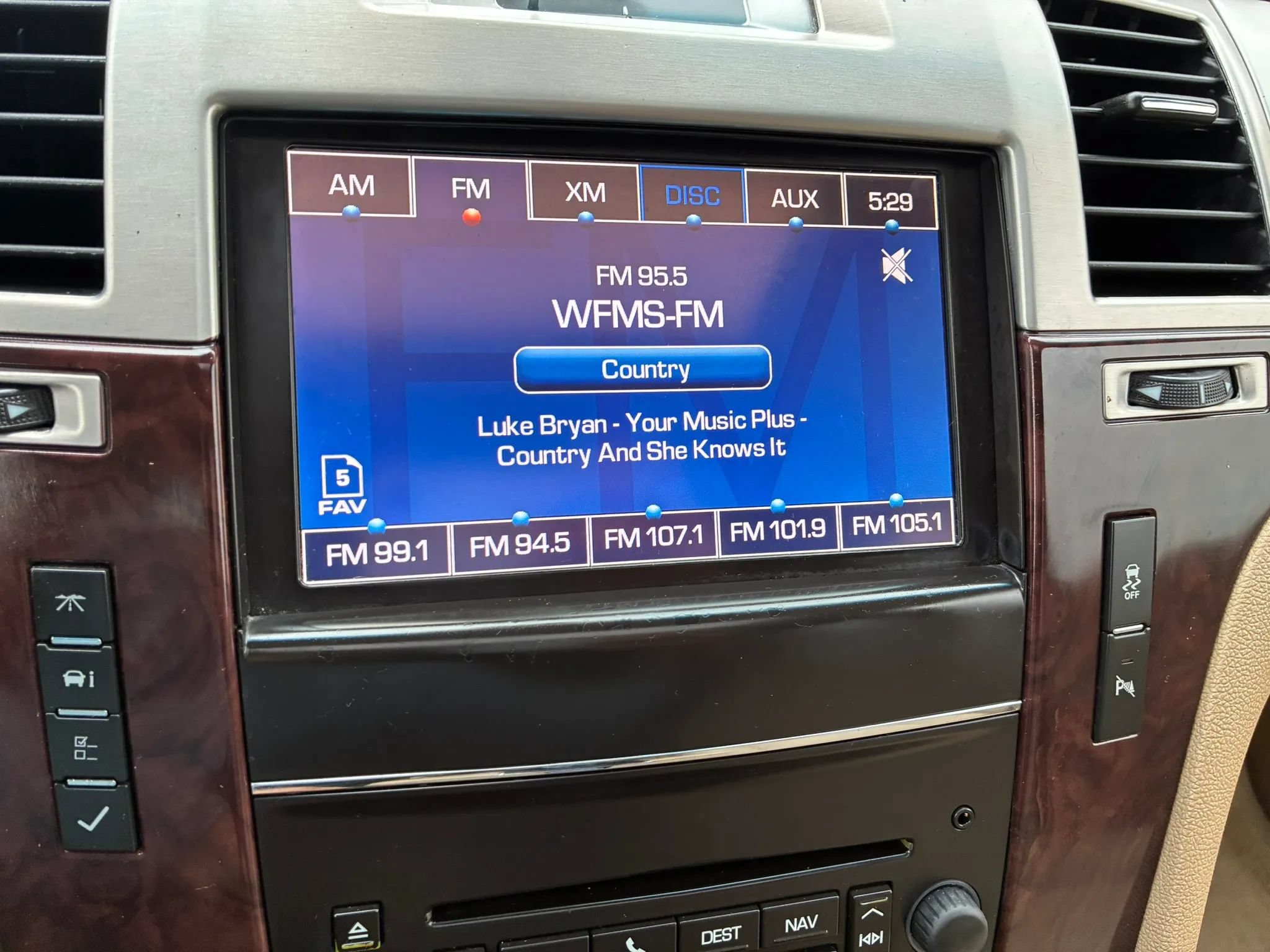 Used 2014 Cadillac Escalade Luxury AWD/4WD image 9